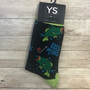 3️⃣/$20 🧦- Kiss my Bass men’s socks 🎣
